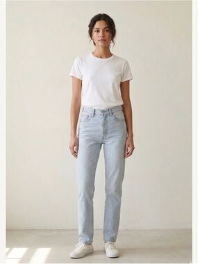 Vintage Levi’s 512 Slim Taper Jeans – Classic Blue Denim – Zip Fly